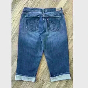 Levi’s 515 Capri cuffed Crop denim short size 8